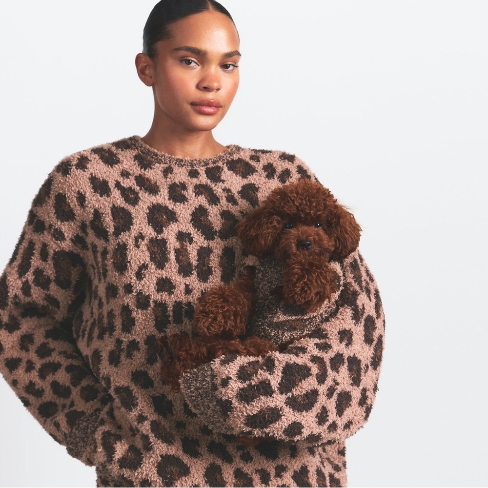 SKIMS Cozy Oversized Crewneck Pullover - Sienna Leopard Print - Picture 3 of 7